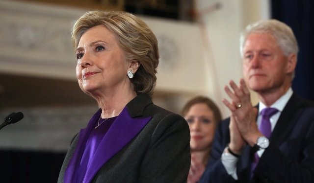 Cánh cửa Nhà Trắng hé mở với bà Hillary Clinton?