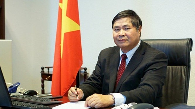 Đại sứ Việt Nam tại Đức Đoàn Xuân Hưng..