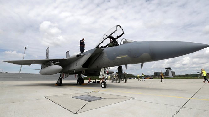 F-15 Mỹ cất cánh để đánh chặn máy bay gần nơi cư dinh thự Tổng thống Trump (ảnh minh họa)