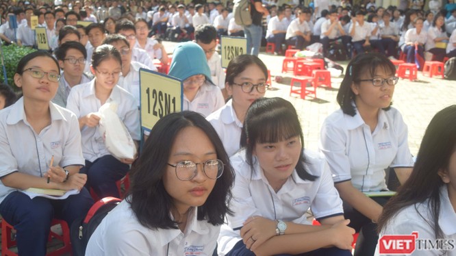 Học sinh trường THPT Chuyên Lê Hồng Phong TP.HCM. Ảnh: Hòa Bình