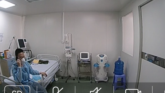 Bệnh nhân tại phòng cách ly áp lực âm BV Dã chiến Củ Chi (TP.HCM). Ảnh: SYT