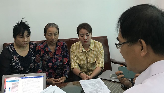 Luật sư cung cấp chứng cứ ngoại phạm của Hồ Duy Hải. Ảnh: Thanh Niên