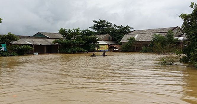 Mưa lớn, nước sông dâng khiến nhiều xã tại huyện Hương Sơn bị cô lập. Ảnh: Đức Hùng