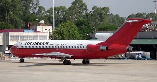 Chiếc máy bay Boeing bị bỏ  ở sân bay Nội Bài