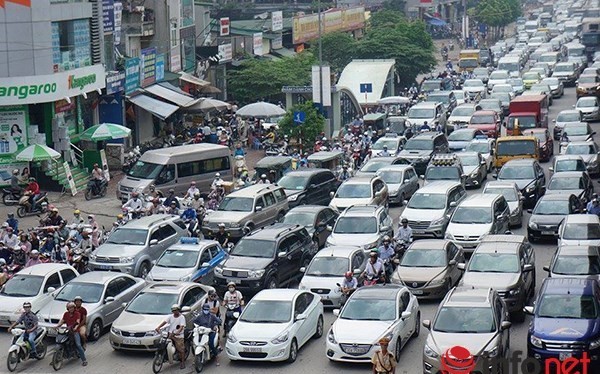Cảnh ùn tắc giao thông trên một số tuyến đường ở Hà Nội.