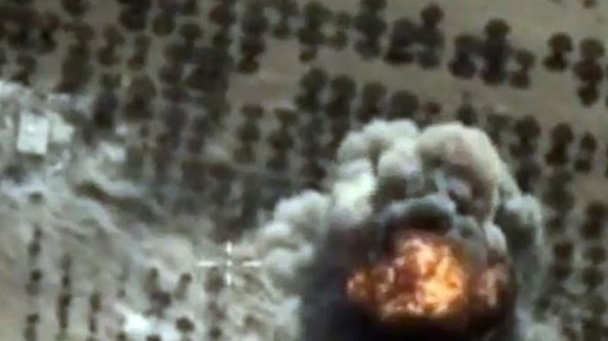 Một cuộc không kích của Nga nhắm vào mục tiêu IS ở Syria - Ảnh: Bộ Quốc phòng Nga/AFP