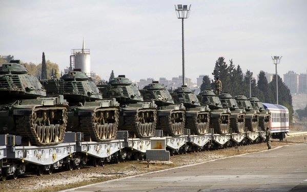 20 xe tăng của Thổ Nhĩ Kỳ được đưa tới khu vực biên giới phía tây của nước này với Syria - Ảnh: Twitter của Michael Horowitz