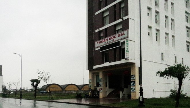 Hàng trăm lô đất (đánh dấu vàng) ven biển đã được các cá nhân đứng tên sở hữu nhưng nhà chức trách nghi ngờ đứng sau là các ông chủ người Trung Quốc. Ảnh: Đ.Nguyên.