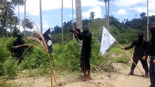 Trại huấn luyện của IS ở Indonesia. Ảnh do chính nhóm khủng bố tung lên Internet.