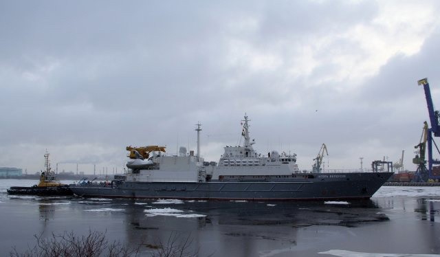 Tàu cứu hộ Igor Belousov chạy thử nghiệm