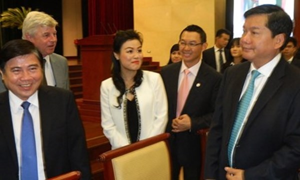 Bà Huỳnh Thị Lan Phương, phó tổng giám đốc VWS và lãnh đạo TPHCM tại hội nghị.