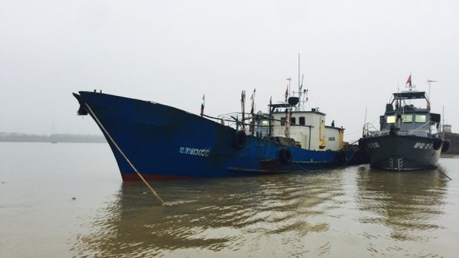 Video thêm về tàu Trung Quốc xâm phạm chủ quyền biển Việt Nam bị bắt giữ