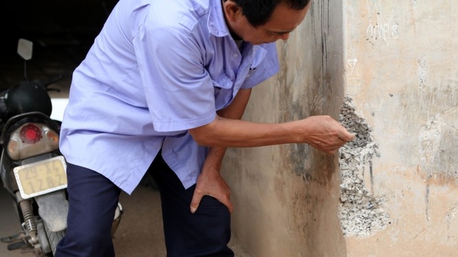 Vết vỡ trơ đá tại hầm chui Xuân Thuỵ (Gia Lâm - Hà Nội), thuộc dự án cao tốc Hà Nội - Hải Phòng. Ảnh Tuổi trẻ
