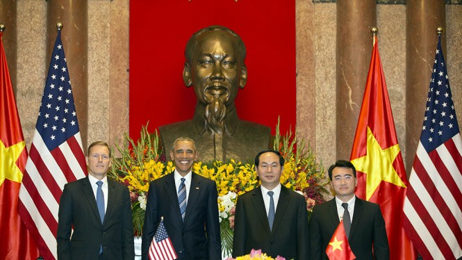 Chủ tịch nước Trần Đại Quang và Tổng thống Obama tại lễ ký kết - Ảnh: Việt Dũng