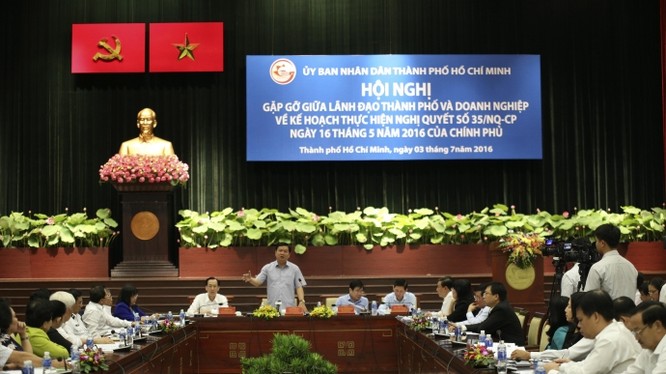 Ông Đinh La Thăng, Ủy viên Bộ Chính Trị, Bí thư Thành ủy TP.HCM phát biểu tại hội nghị