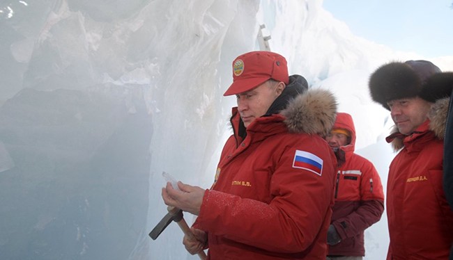 Tổng thống Putin quan sát lớp băng vĩnh cửu