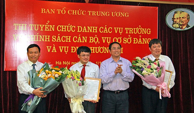 Từ trái qua: ông Nguyễn Xuân Liết, ông Phạm Mạnh Khởi, ông Phạm Minh Chính (Ủy viên Bộ Chính trị, Bí thư Trung ương Đảng, Trưởng Ban Tổ chức Trung ương), và ông Đỗ Phương Đông. Ảnh: Tạp chí Xây Dựng Đảng