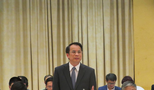 Thứ trưởng Bộ GDĐT Phạm Mạnh Hùng tại buổi họp báo. Ảnh: Dân trí