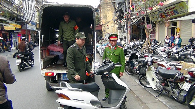 Các quận, phường Hà Nội đồng loạt ra quân.