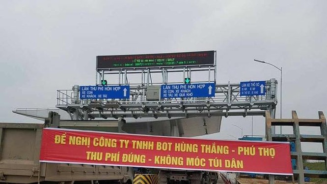 Các chủ xe phản đối mức thu phí tại Trạm BOT Tam Nông (Phú Thọ).