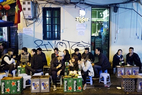 Thị trường Việt Nam đang lọt vào tầm ngắm của nhiều hãng bia trên thế giới. Ảnh: Bloomberg