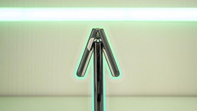 Các hãng smartphone "khốn khổ" vì Samsung Galaxy Z Flip 3