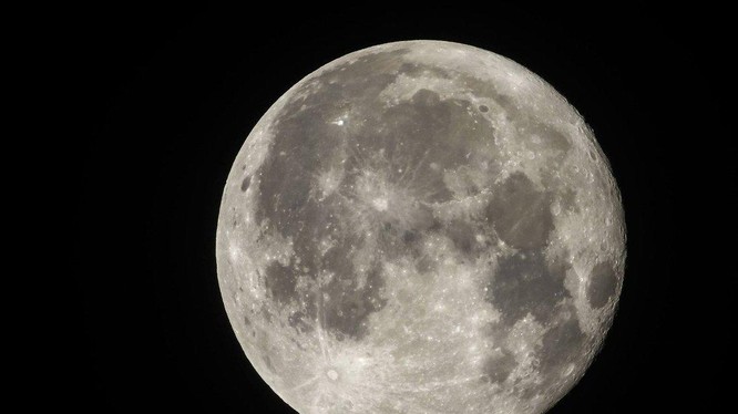 Trung Quốc xây "Mặt Trăng nhân tạo" trên Trái Đất