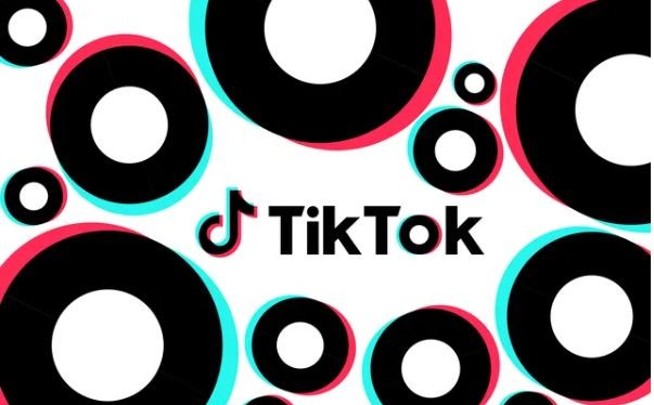 TikTok xác nhận rằng nhân viên của công ty có thể quyết định video nào sẽ được lên xu hướng (Ảnh: The Verge)