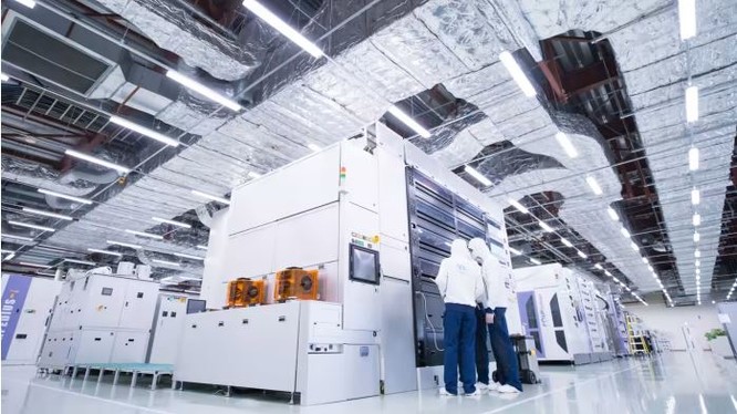 Nhật Bản cân nhắc hạn chế xuất khẩu chip cho Trung Quốc theo yêu cầu của Mỹ (Ảnh: Nikkei Asia)