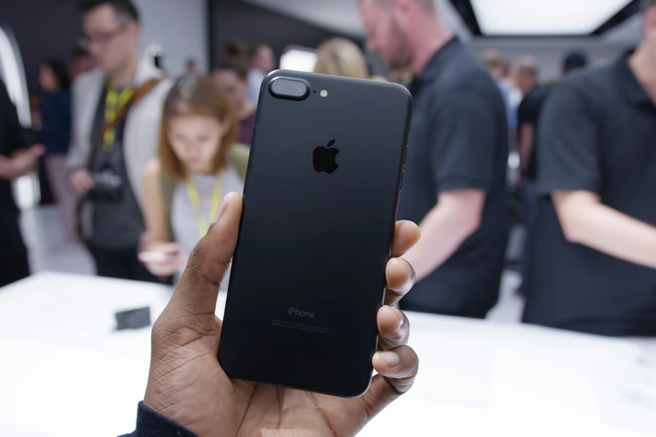 9 lý do bạn nên chọn mua iPhone 7 thay vì iPhone X