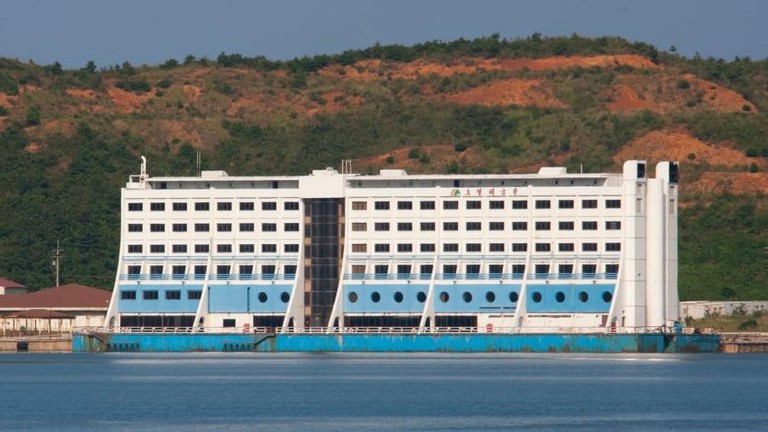 Bi kịch về Haegamgung: Khách sạn nổi đầu tiên trên thế giới nằm rỉ sét ở Triều Tiên