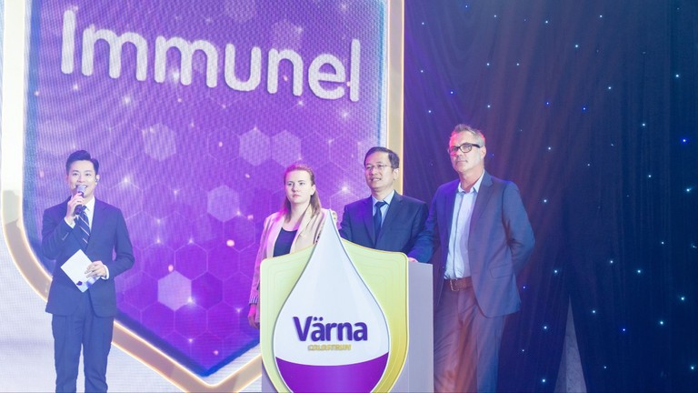 Nutifood Thuỵ Điển công bố sản phẩm Värna Colostrum với thành phần độc quyền từ Mỹ 