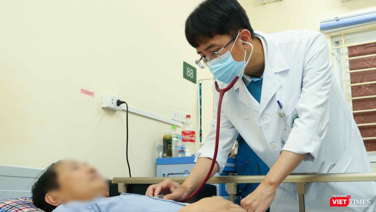 Trung tâm đột quỵ Bệnh viện Bạch Mai quá tải vì bệnh nhân tăng mạnh