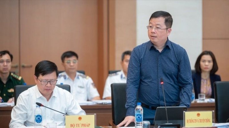 Thứ trưởng Nguyễn Thanh Lâm khẳng định dự luật Viễn thông quy định sẽ quản lý các ứng dụng OTT nước ngoài như là các nền tảng trong nước.