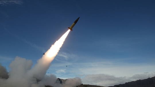 Quân đội Mỹ tiến hành thử nghiệm bắn đạn thật các phiên bản đầu tiên của ATACMS ngày 14/12/20121 (Ảnh: Getty)