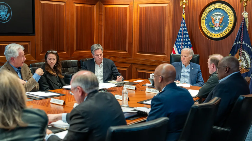 Tổng thống Joe Biden thảo luận với các thành viên của nhóm An ninh Quốc gia về cuộc tấn công của Iran ngày 13/4 (Ảnh: Nhà Trắng)