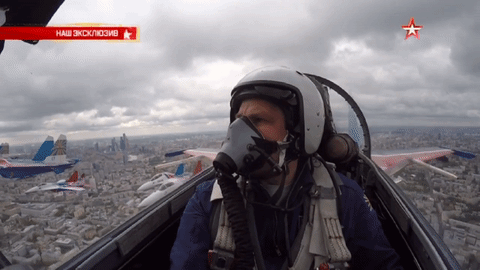 Video từ máy bay Nga bay biểu diễn trên bầu trời Moscow nhân Ngày chiến thắng