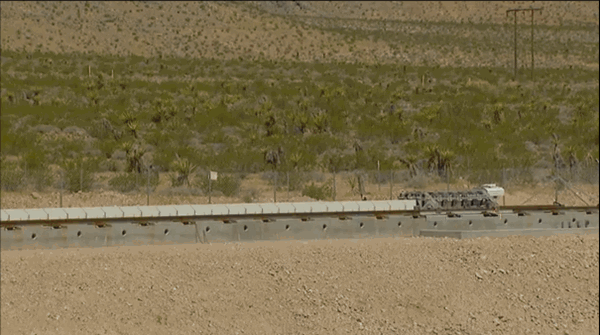 Video vụ thử tàu lửa siêu tốc Hyperloop đầu tiên đã thành công