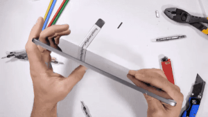 Khung iPad Pro mới quá yếu, có thể bị bẻ gãy trong vài giây ảnh 1