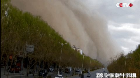 Video bão cát dữ dội đổ bộ thành phố Trung Quốc