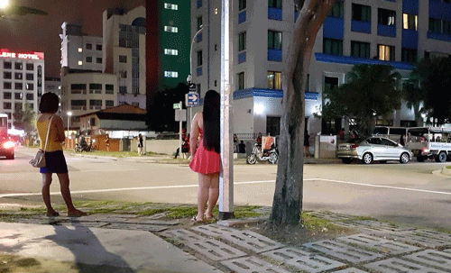 Nhiều cô gái Việt Nam sang Singapore để bán dâm chui lủi là nguyên nhân khiến hải quan Singapore làm khó dễ phụ nữ Việt khi nhập cảnh nước này - Ảnh: Độc Lập 