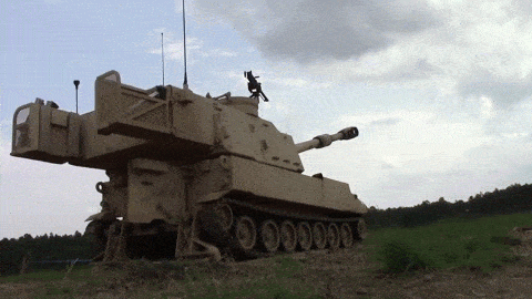 Pháo tự hành M109 Paladin của Mỹ đang khai hỏa
