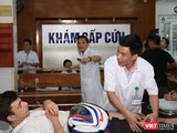 Bác sĩ BV Việt Đức cấp cứu cho bệnh nhân người Pháp bị tai nạn giao thông