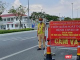 Lực lượng CSGT Đà Nẵng túc trực các chốt kiểm soát dịch tại cửa ngõ ra vào TP