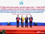 Phó Thủ tướng Trịnh Đình Dũng thay mặt Chính phủ trao quyết định cho lãnh đạo TP Đà Nẵng