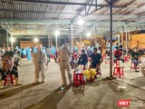 Lực lượng y tế lấy mẫu xét nghiệm COVID-19 đối với người dân tại Đà Nẵng