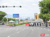 Chốt kiểm soát phòng dịch tại khu vực cầu Rồng trong thời gian Đà Nẵng thực hiện giãn cách xã hội theo Chỉ thị 05/CT-UBND của Chủ tịch UBND TP Đà Nẵng