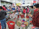 Người dân Đà Nẵng xếp hàng mua nhu yếu phẩm trước khi TP thực hiện phong toả tuyệt đối