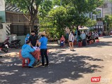 Lực lượng y tế lẫy mẫu xét nghiệm SARS-CoV-2 trong cộng đồng cho người dân Đà Nẵng