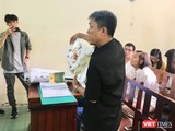 Họa sĩ Lê Linh trình bày trước Hội đồng xét xử tại phiên tòa sáng nay 20/8